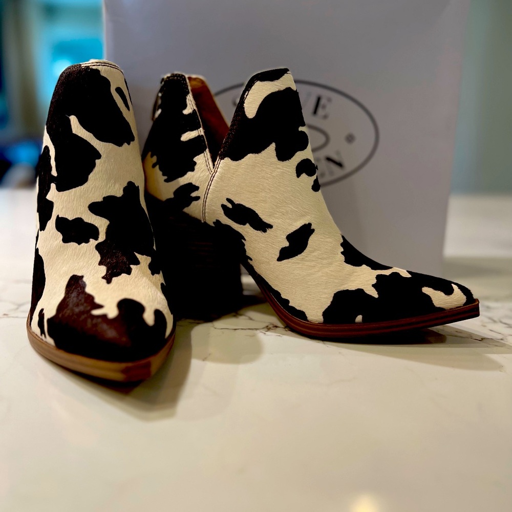 Steve Madden ankle high Alyse-c boot- Brand new with original packing and box.